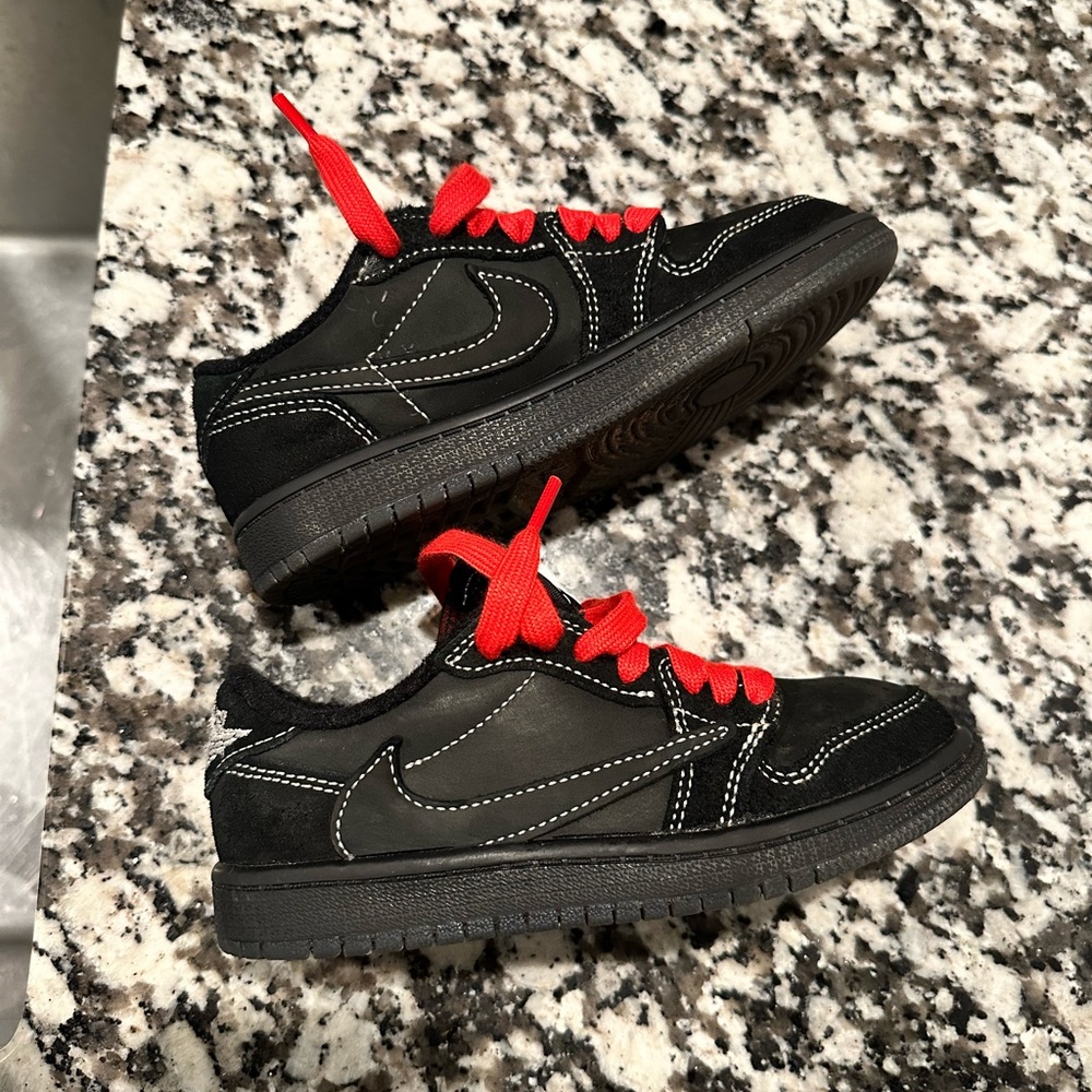 Travis Scott black phantom